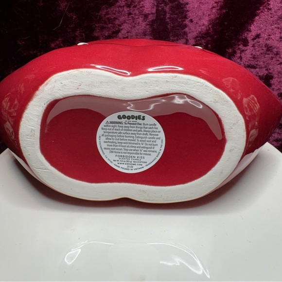 DW Home Goodies HTF Halloween Vampire Red Lips 'Forbidden Kiss' 2 Wick Candle - Picture 8 of 9